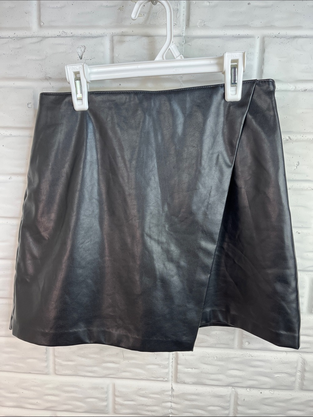 ABERCROMBIE & FITCH SCARLETT VEGAN LEATHER MINI SKORT ASYMMETRICAL SZ SM
